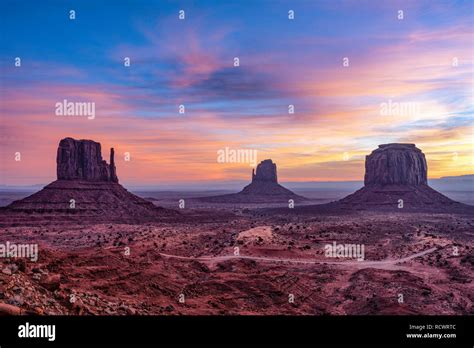 MONUMENT VALLEY SUNRISE Stock Photo - Alamy