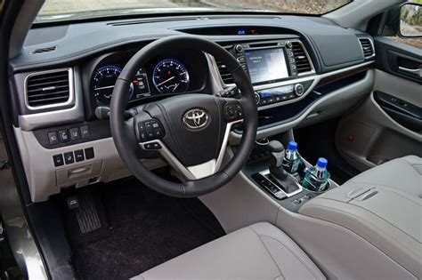 2014-toyota-highlander-dashboard