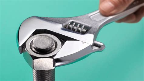 How to Use an Adjustable Wrench | HowStuffWorks