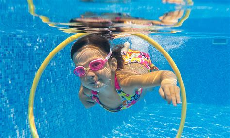 UNDERWATER HOOPS #PoolGames All you need are a few hula hoops and some ...