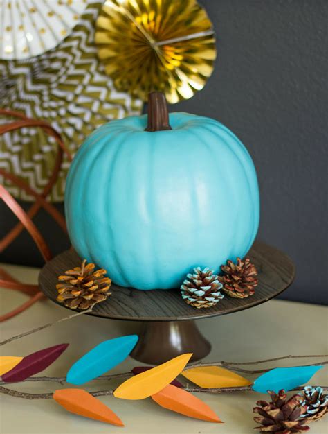 Modern Turquoise and Gold Thanksgiving Table Decor | Fun365