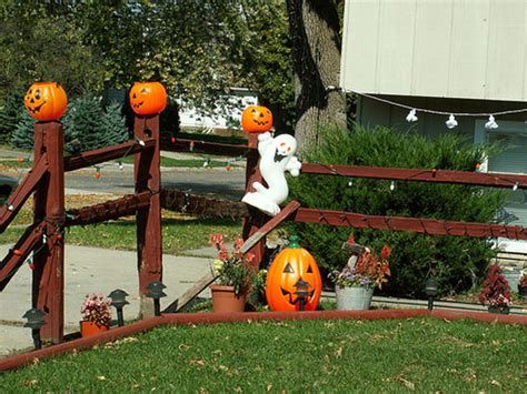 16 Astounding DIY Outdoor Halloween Decorations That You Must See