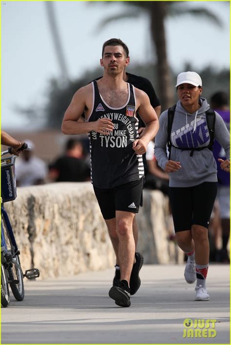 Joe Jonas Shows His Muscles in a Tank Top! | Photo 1076513 - Photo ...