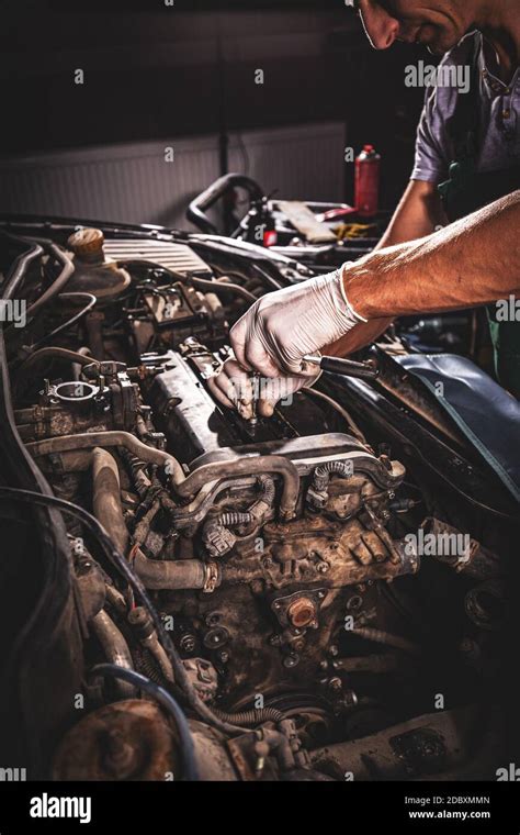 Professional car mechanic working in auto repair service Stock Photo - Alamy