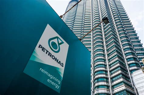 Petronas discovers oil and gas offshore Malaysia