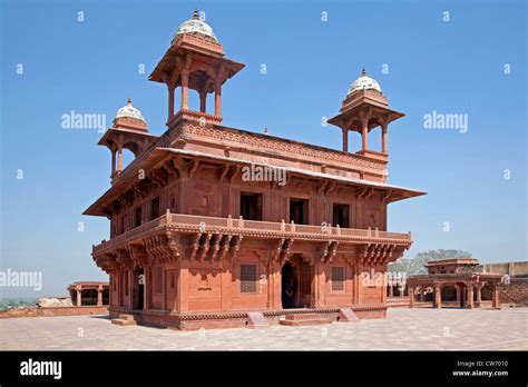 The Ibadat Khanna / Diwan-i-Khas, Hall of Private Audience at Fatehpur Sikri in Uttar Pradesh ...