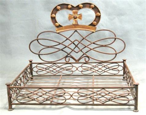 395: Wrought iron dog bed with Royal Crown : Lot 395