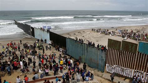 Caravan of migrants reaches US border, temporarily turned away by Border Patrol - ABC News