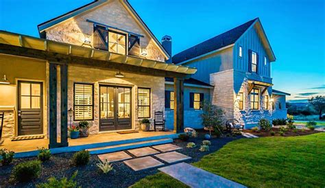 Farmhouse inspired home in Texas boasts warm and inviting design Rustic Exterior, Modern ...