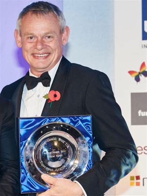 Martin Clunes Animal Health Trust special Award | Martin clunes, Martin ...