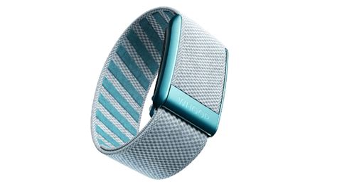 WHOOP fitness band with 5.5-day battery life, 24/7 health tracking ...