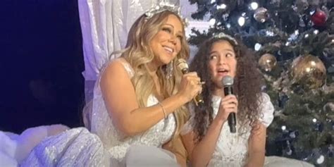 Watch Mariah Carey & Her 11-Year-Old Daughter Monroe Sing Duet Together ...