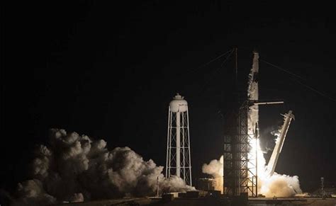 SpaceX Launches Rocket Carrying New Dragon Capsule