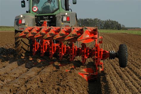 File:Kuhn plough at Werktuigendagen 2007.jpg - Wikimedia Commons