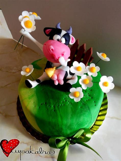 cute cow cake by ciupakabra Cow Cakes, Baby Cakes, Cupcake Toppers, Cupcake Cakes, Foundant ...