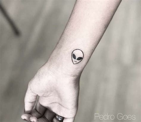 Alien head tattoo by Pedro Goes | Post 26254