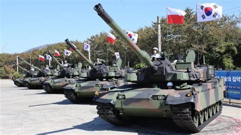 South Korea rolls out new howitzers and tanks for Poland - YouTube