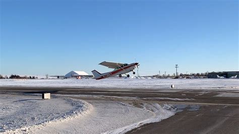 Cessna 172 Hawk XP takeoff 230HP 160’ ground roll - YouTube