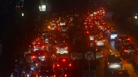 Foto Setelah Hujan, Ini Titik Macet Jakarta dan Sekitarnya