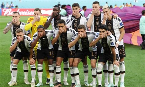 German footballers cover their mouths during a team photo protest ...