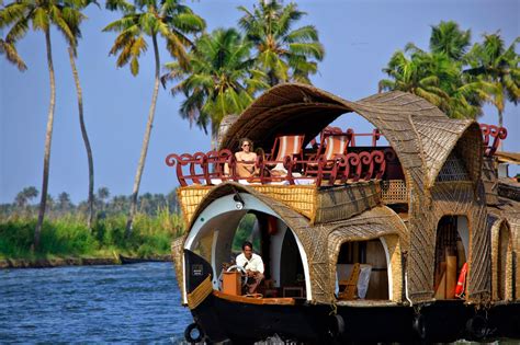 Kerala Backwater Houseboat Packages | Gods Own Country