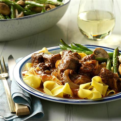 Slow-Cooker Burgundy Beef Recipe: How to Make It