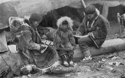 File:Eskimo Family NGM-v31-p564.jpg - Wikimedia Commons