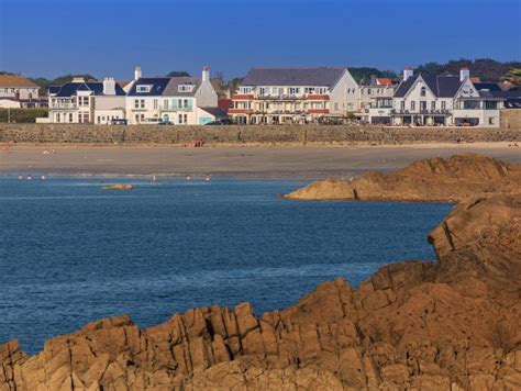 Cobo Bay Hotel, Guernsey | LateRooms.com