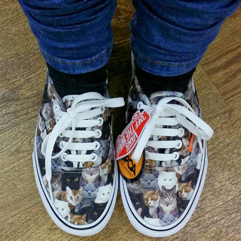 Retro Cocktail: New Cat Print Vans Authentics