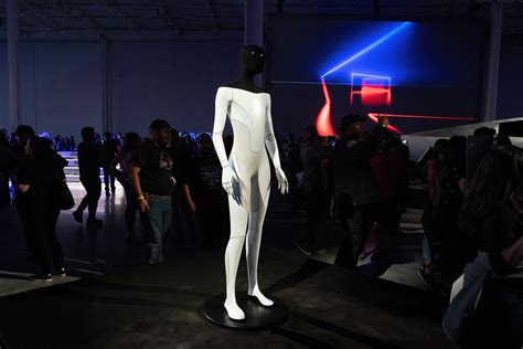 Tesla AI Day: The Dancing Optimus Robot Isn't the Real Star - Bloomberg