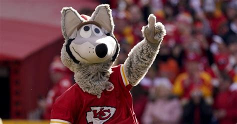 Super Bowl LVII: How Kansas City Chiefs mascot KC Wolf nearly died on the job - Los Angeles Times