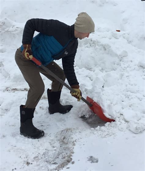 The dos and don'ts of shoveling snow | Catching Health with Diane Atwood