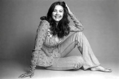 33 Gorgeous Black and White Photos of Lynda Carter in the 1970s | Vintage News Daily