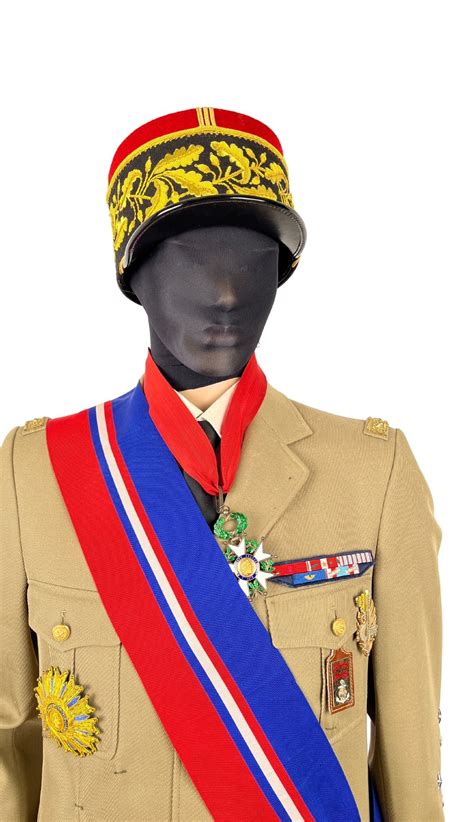 General officer - marshal outfit. -Modern embroidered b… | Drouot.com