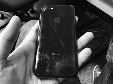 People are showing off photos of their scratched up Jet Black iPhone 7 ...