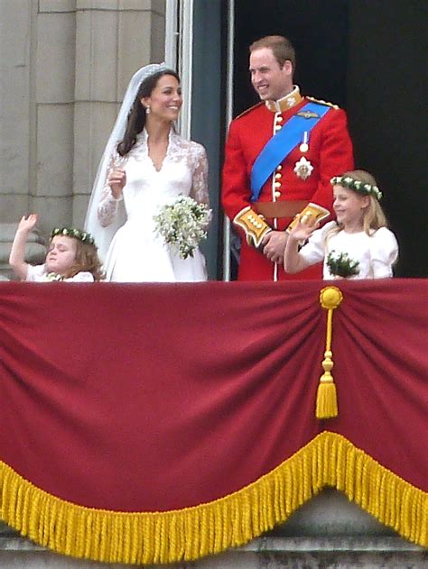 File:The royal family on the balcony (cropped).jpg - Wikipedia, the free encyclopedia