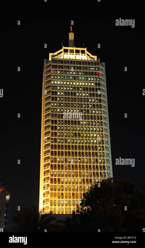 World trade centre tower dubai at night hi-res stock photography and ...