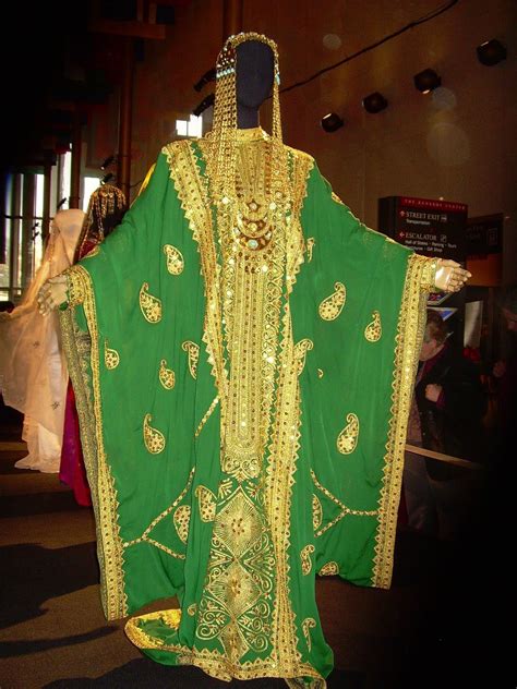 Kuwaiti darra'a and thobe - an example of traditional Arab clothing. # ...