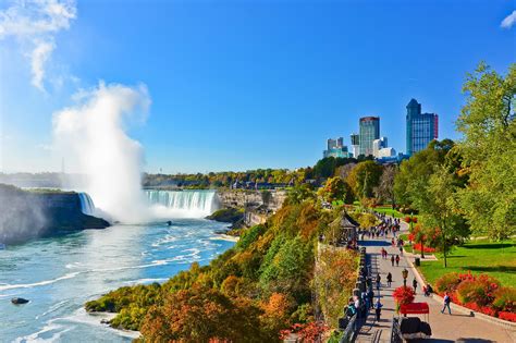 Niagara Falls in Ontario - Raging Waterfalls on the Niagara River - Go ...