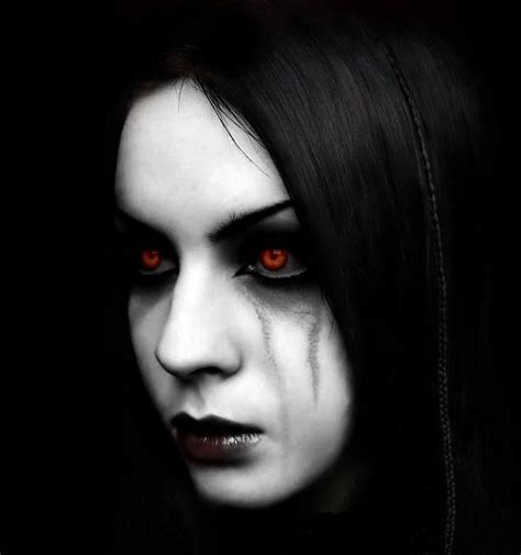 -Dark- Creepy Make-up I like red eyes. Incensewoman