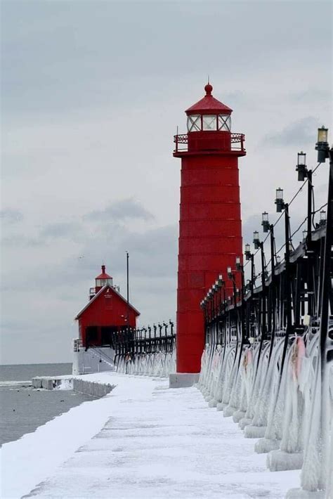 Grand Haven Lighthouse During Winter (Grand Haven, Michigan | Grand ...