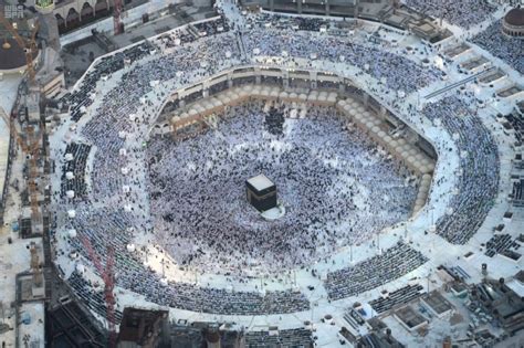 Aerial View of Masjid Al Haram, Makkah - Ramadan 1438H / 2017 | CBHUK