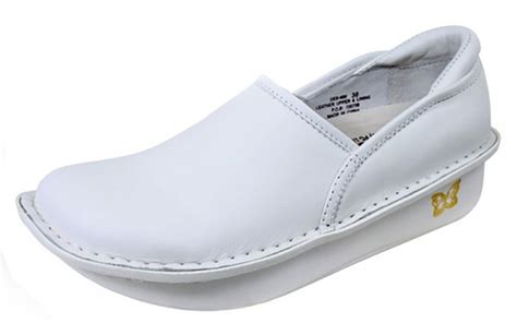 17 Best Nursing Shoe Brands To Get You Through Your Shift