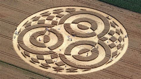 30 Mysterious Images Of Crop Circles Around The World | Crop circles, Circle, Farm field