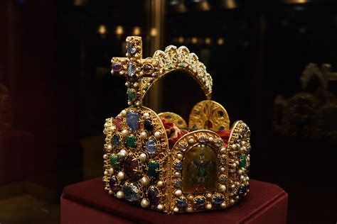 File:Holy Roman Empire Crown (Imperial Treasury).jpg - Wikimedia Commons