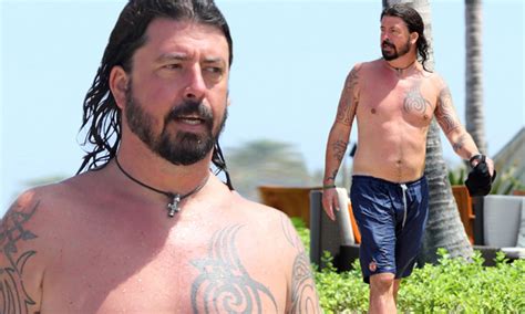 Dave Grohl Tatoos : Facts About Dave Grohl S Tattoos Plus His Family ...