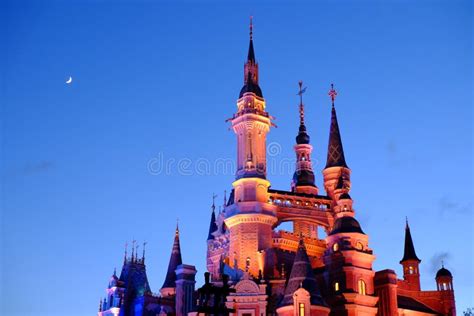 Shanghai Disney Castle editorial image. Image of colours - 94803525