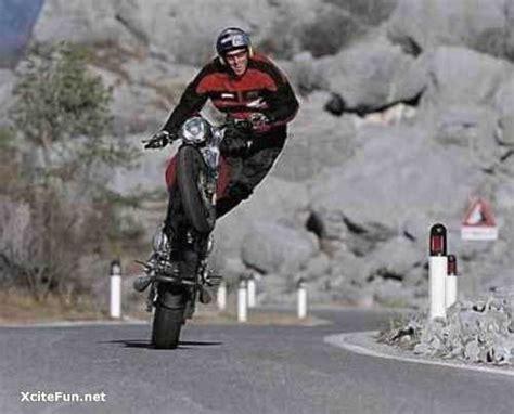 Motorcycle stunts - XciteFun.net