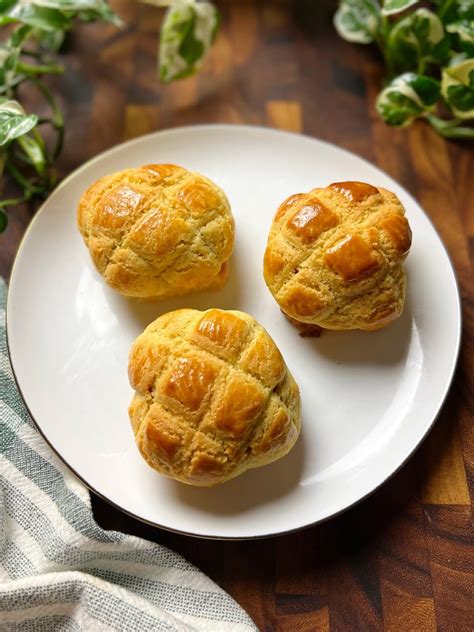 homemade Chinese pineapple buns (shortcut version!) - smelly lunchbox