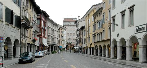File:Udine Via Mercatovecchio Riscalata.jpg - Wikimedia Commons